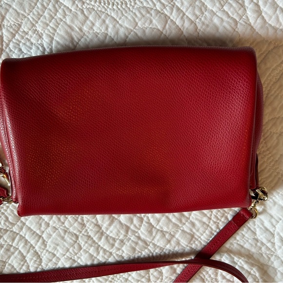 Coach crossbody with gold chain and hardware 👀❤️ - Picture 11 of 16